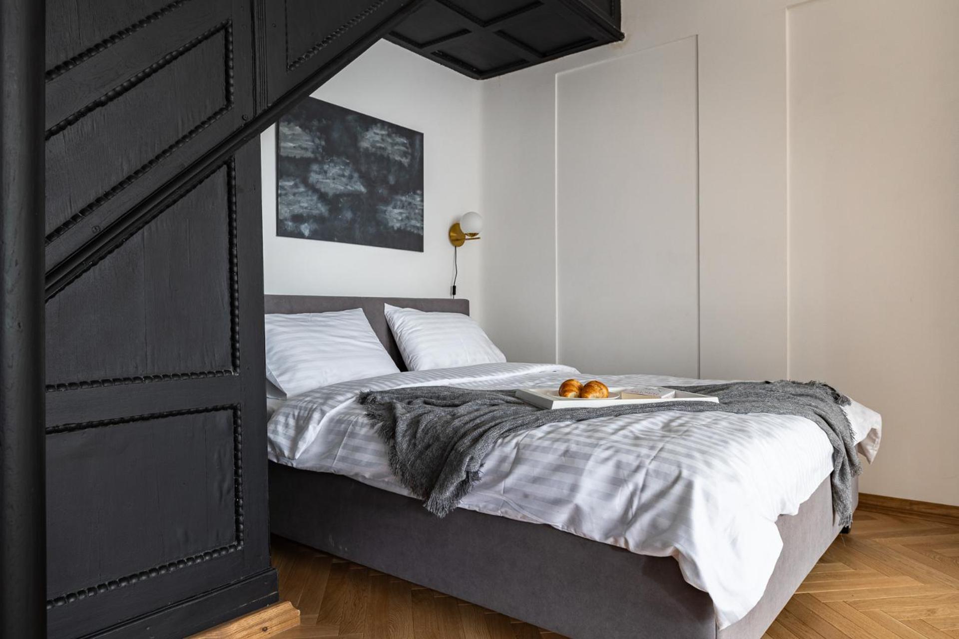 Diplomatica I High Ceilings I Parking I Easy Check-in I Cohost Apartament *