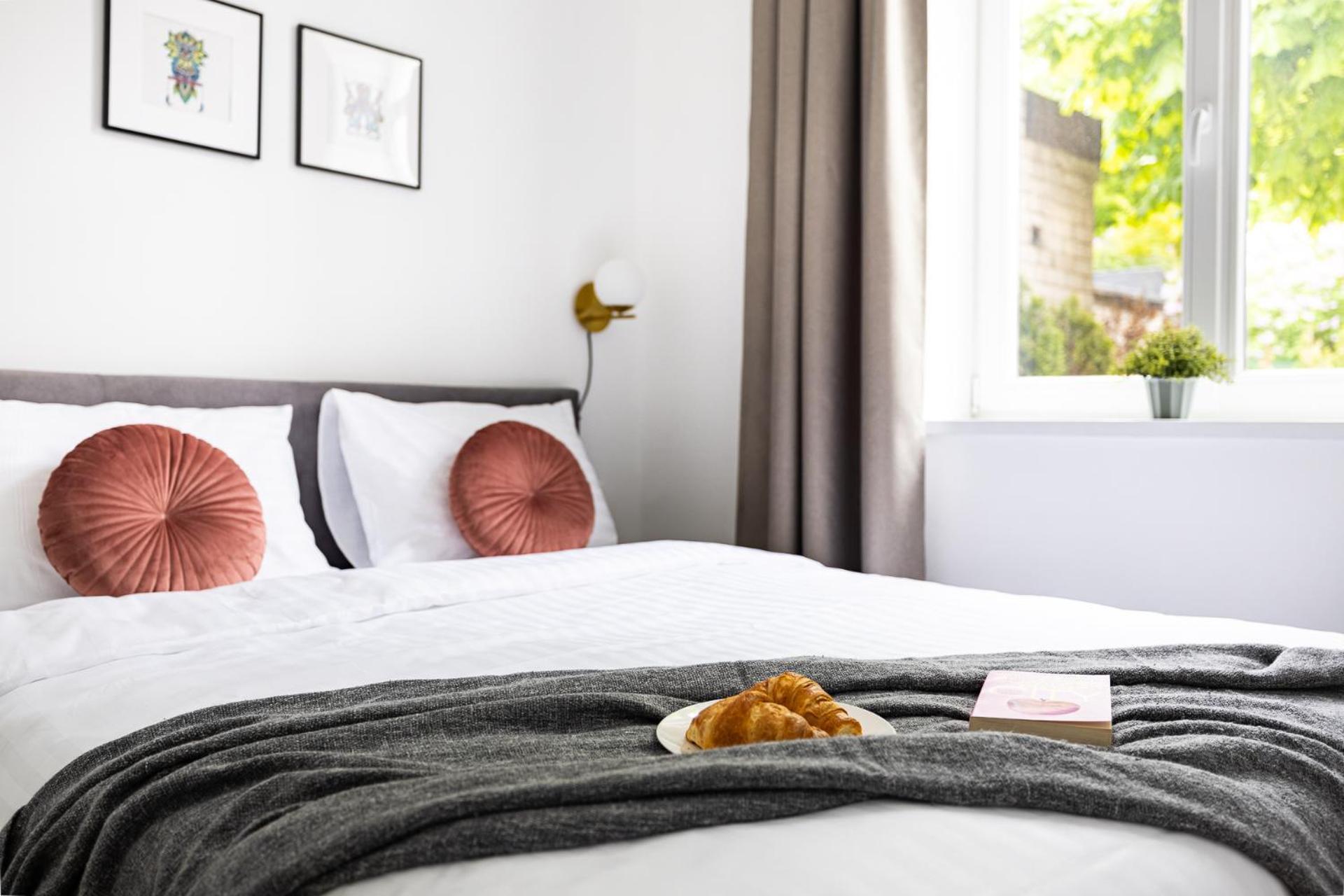 Diplomatica I High Ceilings I Parking I Easy Check-in I Cohost Apartament