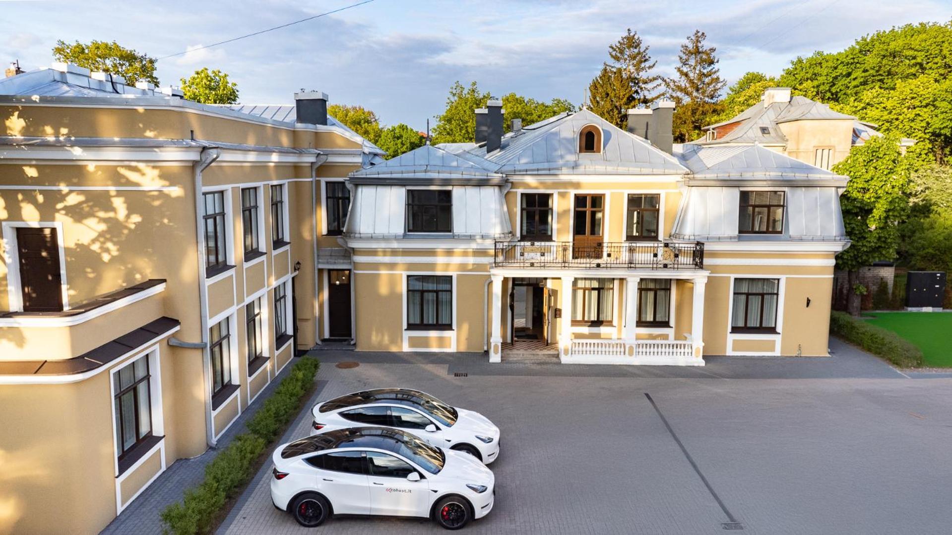 Diplomatica I High Ceilings I Parking I Easy Check-in I Cohost Apartament
